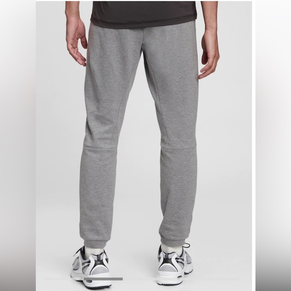 GapFit Tech Jogger - Picture 4 of 11